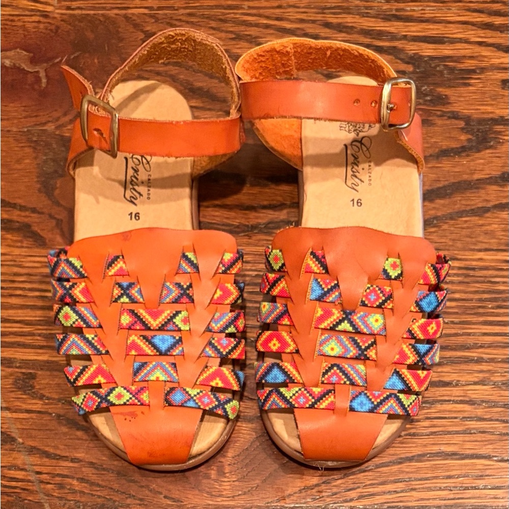 Calzado Cristy leather  Sandals with Colorful woven Pattern